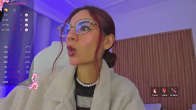 Snapshot of sophiecherry_ chatting on 02.12.25 sophiecherry online show from 02.12.25