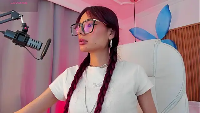 Snapshot of sophiecherry_ chatting on 11.03.25 sophiecherry online show from 11.03.25