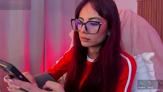 Snapshot of sophiecherry_ chatting on 11.07.25 sophiecherry online show from 11.07.25