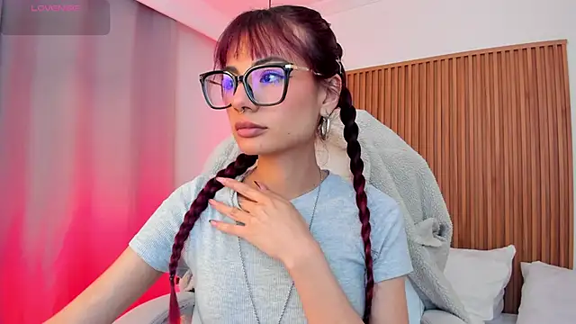 Snapshot of sophiecherry_ chatting on 11.20.25 sophiecherry online show from 11.20.25