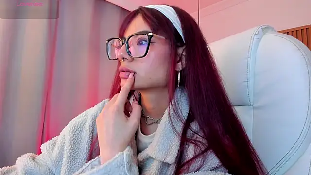 Snapshot of sophiecherry_ chatting on 11.24.25 sophiecherry online show from 11.24.25