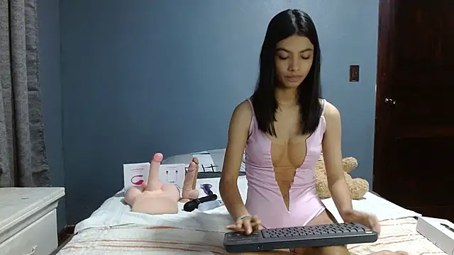 Snapshot of LiaOrtiz69 chatting on 12.07.24 LiaOrtiz69 online show from 12.07.24