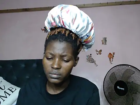 Snapshot of TrishaKalid chatting on 03.09.25 TrishaKalid online show from 03.09.25