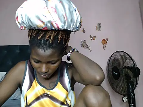 Snapshot of TrishaKalid chatting on 03.11.25 TrishaKalid online show from 03.11.25