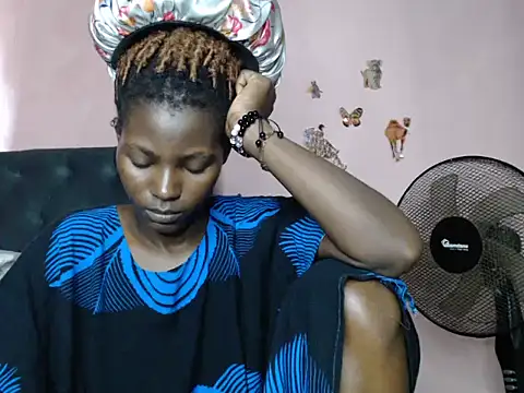 Snapshot of TrishaKalid chatting on 03.13.25 TrishaKalid online show from 03.13.25