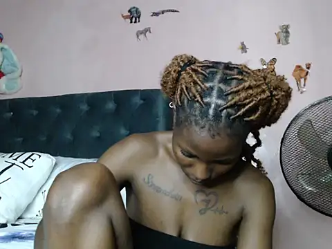 Snapshot of TrishaKalid chatting on 03.15.25 TrishaKalid online show from 03.15.25