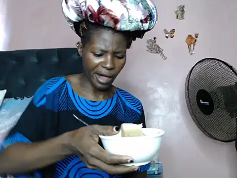 Snapshot of TrishaKalid chatting on 03.22.25 TrishaKalid online show from 03.22.25