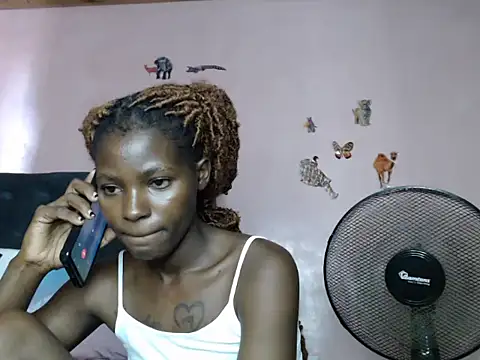 Snapshot of TrishaKalid chatting on 03.22.25 TrishaKalid online show from 03.22.25