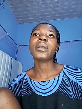 Snapshot of TrishaKalid chatting on 09.29.25 TrishaKalid online show from 09.29.25