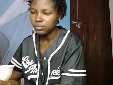 Snapshot of TrishaKalid chatting on 10.27.25 TrishaKalid online show from 10.27.25