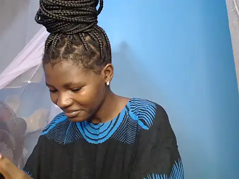 Snapshot of TrishaKalid chatting on 11.12.25 TrishaKalid online show from 11.12.25