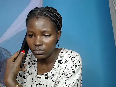 Snapshot of TrishaKalid chatting on 11.13.25 TrishaKalid online show from 11.13.25