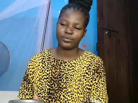 Snapshot of TrishaKalid chatting on 02.13.26 TrishaKalid online show from 02.13.26