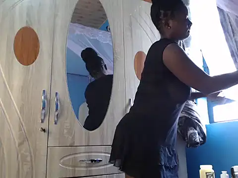 Snapshot of TrishaKalid chatting on 02.18.26 TrishaKalid online show from 02.18.26