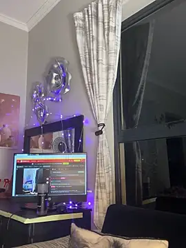 Snapshot of Dime-__ chatting on 10.03.25 Dime- online show from 10.03.25