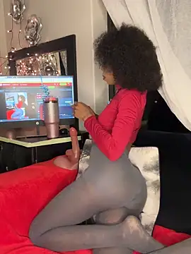 Snapshot of Dime-__ chatting on 11.04.25 Dime- online show from 11.04.25