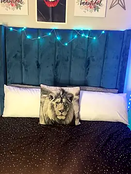 Snapshot of Dime-__ chatting on 11.21.25 Dime- online show from 11.21.25