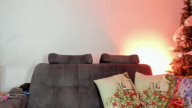 Snapshot of _Isabelhaa chatting on 12.16.25 Isabelhaa online show from 12.16.25