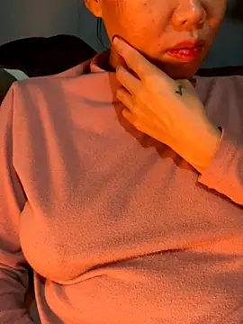 Snapshot of Laura8910 chatting on 12.05.24 Laura8910 online show from 12.05.24