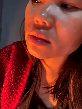 Snapshot of Laura8910 chatting on 12.09.24 Laura8910 online show from 12.09.24