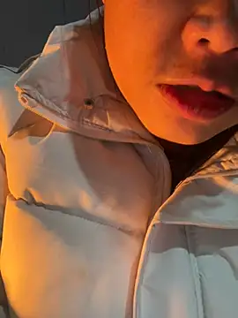 Snapshot of Laura8910 chatting on 12.12.24 Laura8910 online show from 12.12.24