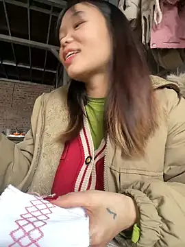 Snapshot of Laura8910 chatting on 02.14.25 Laura8910 online show from 02.14.25