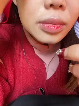 Snapshot of Laura8910 chatting on 02.27.25 Laura8910 online show from 02.27.25