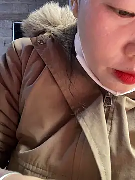 Snapshot of Laura8910 chatting on 03.08.25 Laura8910 online show from 03.08.25