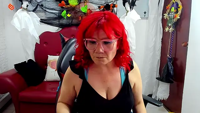 Snapshot of Salomeediaz_ chatting on 10.21.25 Salomeediaz online show from 10.21.25