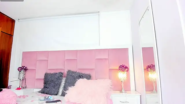 DaphneLloyd online show from 01.11.25