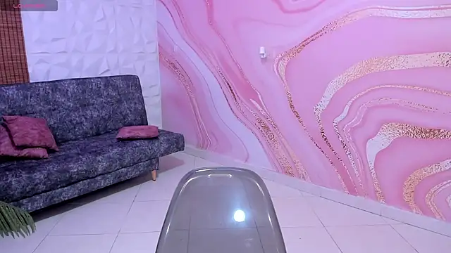 Snapshot of SaraaMills chatting on 03.13.25 SaraaMills online show from 03.13.25