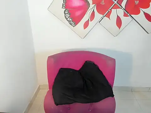 Snapshot of naomiwildburn chatting on 10.25.25 naomiwildburn online show from 10.25.25