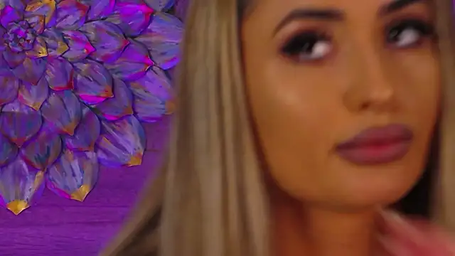 LoraDevine online show from 02.19.26