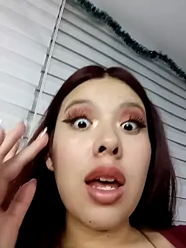 Snapshot of MarielQueenx chatting on 12.08.24 MarielQueenx online show from 12.08.24