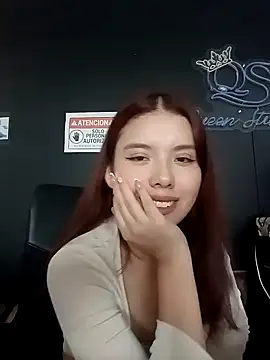 Snapshot of MarielQueenx chatting on 12.18.24 MarielQueenx online show from 12.18.24