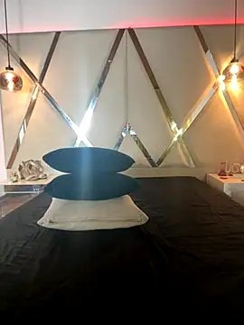 Snapshot of MarielQueenx chatting on 10.02.25 MarielQueenx online show from 10.02.25