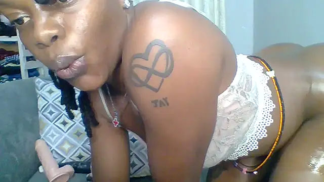 Snapshot of Petite_254 chatting on 11.28.25 Petite 254 online show from 11.28.25