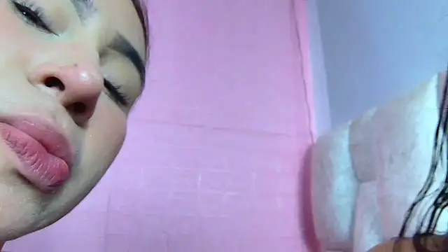 Snapshot of strawberrymia68 chatting on 03.01.25 strawberrymia68 online show from 03.01.25