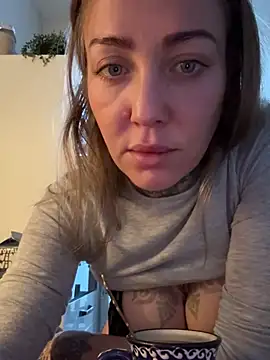Snapshot of ElenaHaze chatting on 01.21.25 ElenaHaze online show from 01.21.25