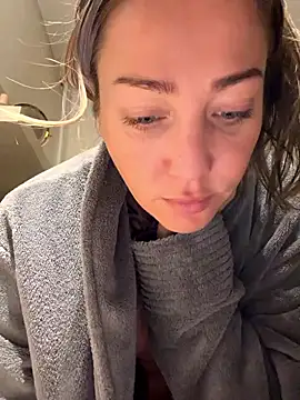 Snapshot of ElenaHaze chatting on 01.24.25 ElenaHaze online show from 01.24.25