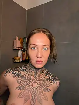 Snapshot of ElenaHaze chatting on 04.18.26 ElenaHaze online show from 04.18.26
