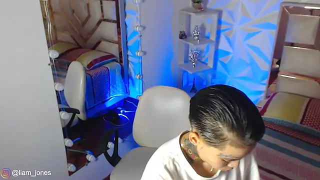 Jonesliam23 online show from 04.08.26