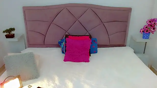 Snapshot of laura_sweett120 chatting on 02.07.25 laura sweett120 online show from 02.07.25