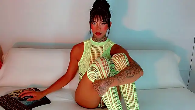 Snapshot of laura_sweett120 chatting on 02.21.25 laura sweett120 online show from 02.21.25