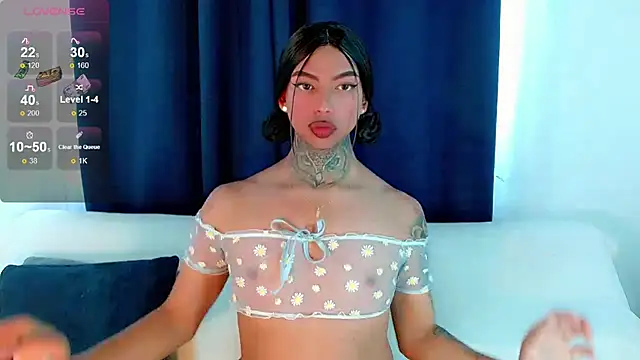 Snapshot of laura_sweett120 chatting on 11.18.25 laura sweett120 online show from 11.18.25