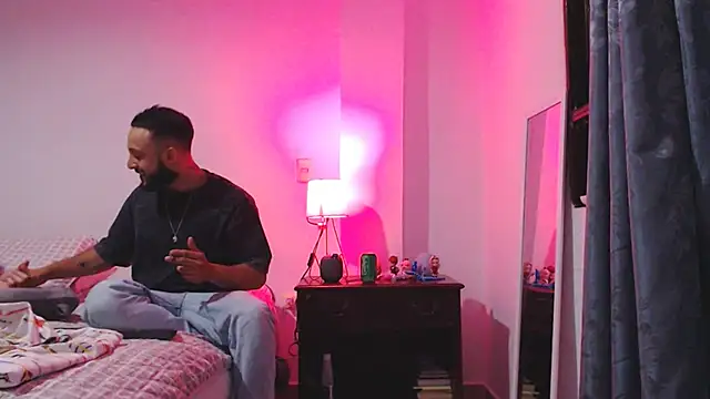 Snapshot of Sanit_Di chatting on 03.12.26 Sanit Di online show from 03.12.26