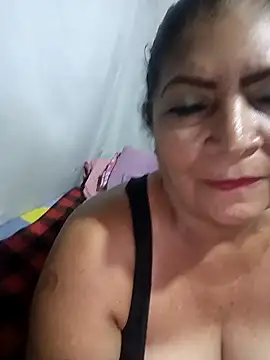 Snapshot of naysi chatting on 12.22.24 naysi online show from 12.22.24