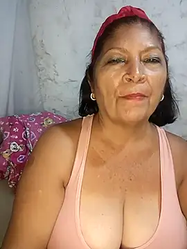 Snapshot of naysi chatting on 12.28.24 naysi online show from 12.28.24