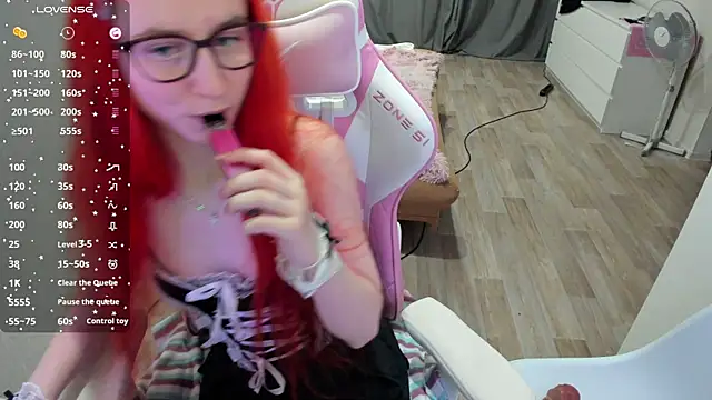 Snapshot of Malina_Lovely chatting on 10.27.25 Malina Lovely online show from 10.27.25