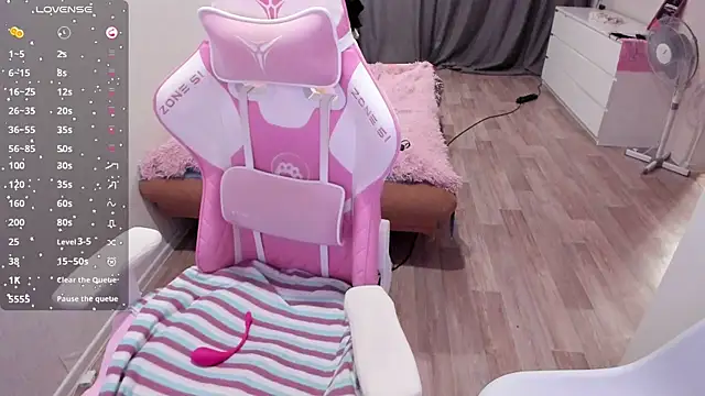 Snapshot of Malina_Lovely chatting on 12.02.25 Malina Lovely online show from 12.02.25